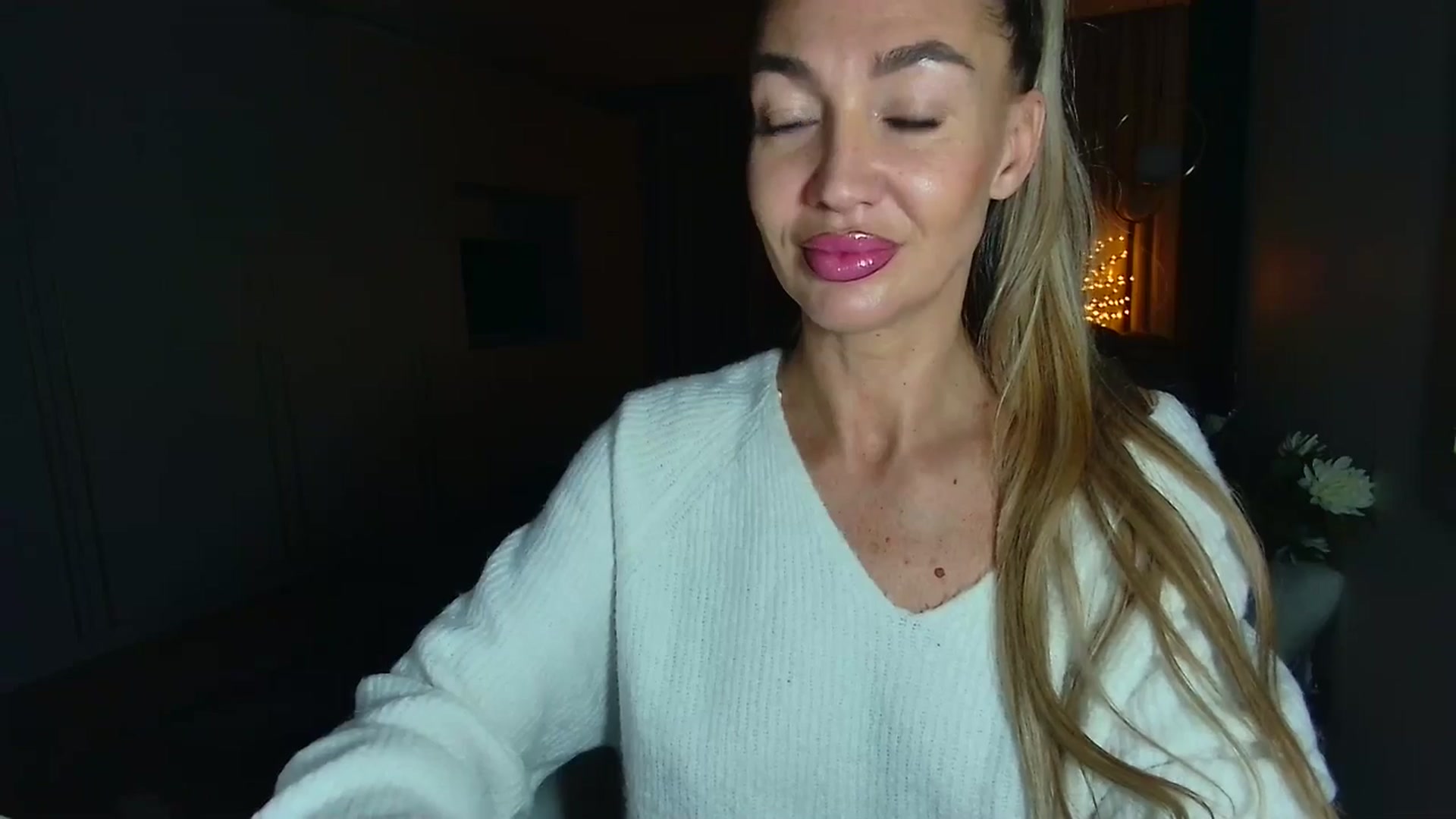 Gallery image thumbnail from Mystery_C's myfreecams stream on, 12/09/2025, 23:20 image 8 of 20