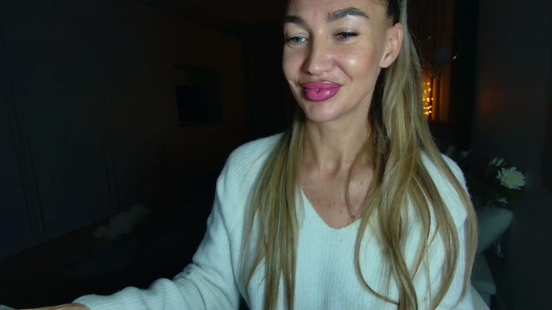 Gallery image thumbnail from Mystery_C's myfreecams stream on, 12/09/2025, 23:20 image 3 of 20