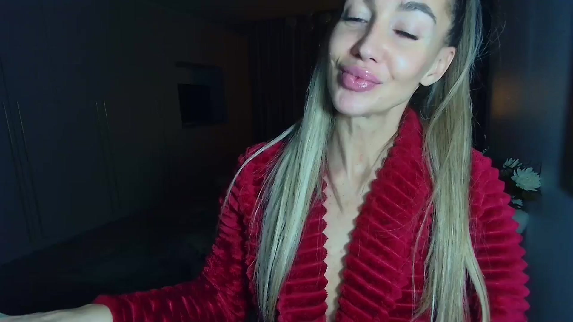 Gallery image thumbnail from Mystery_C's myfreecams stream on, 12/11/2025, 22:53 image 7 of 20