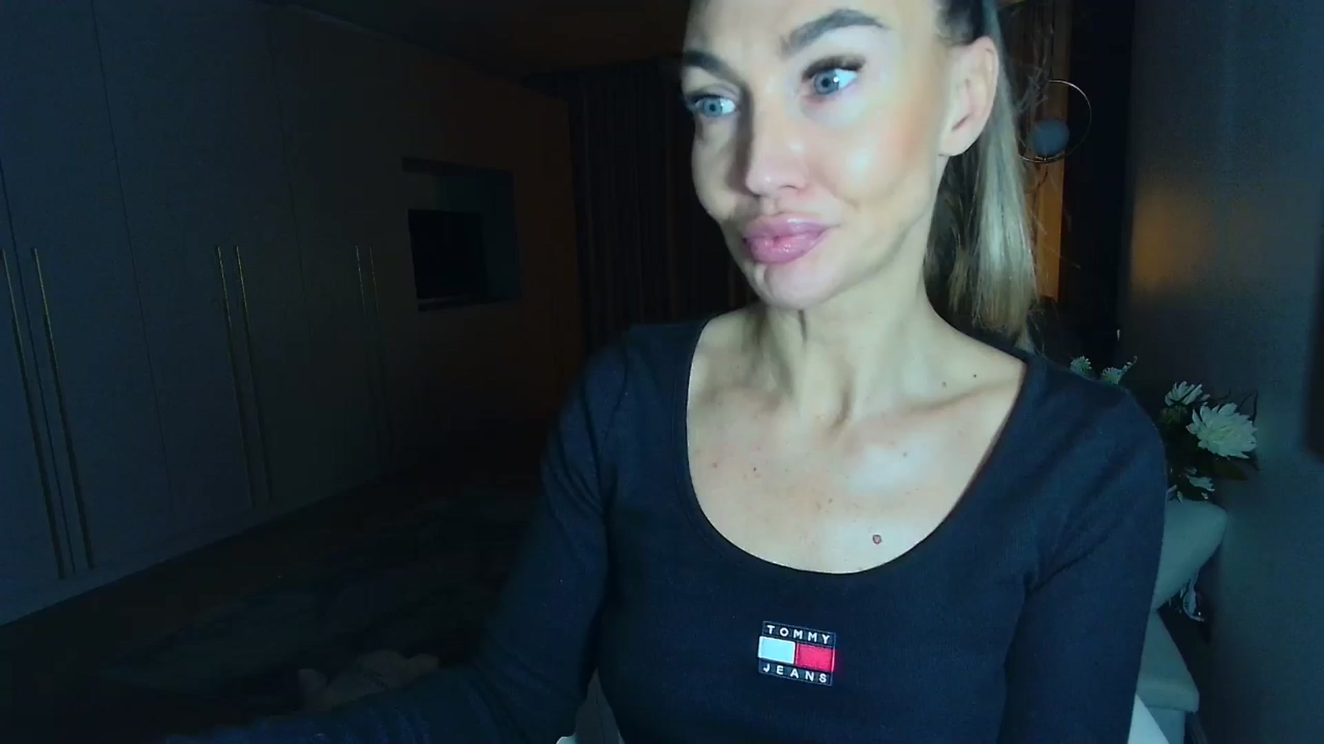 Gallery image thumbnail from Mystery_C's myfreecams stream on, 12/15/2025, 23:26 image 9 of 20