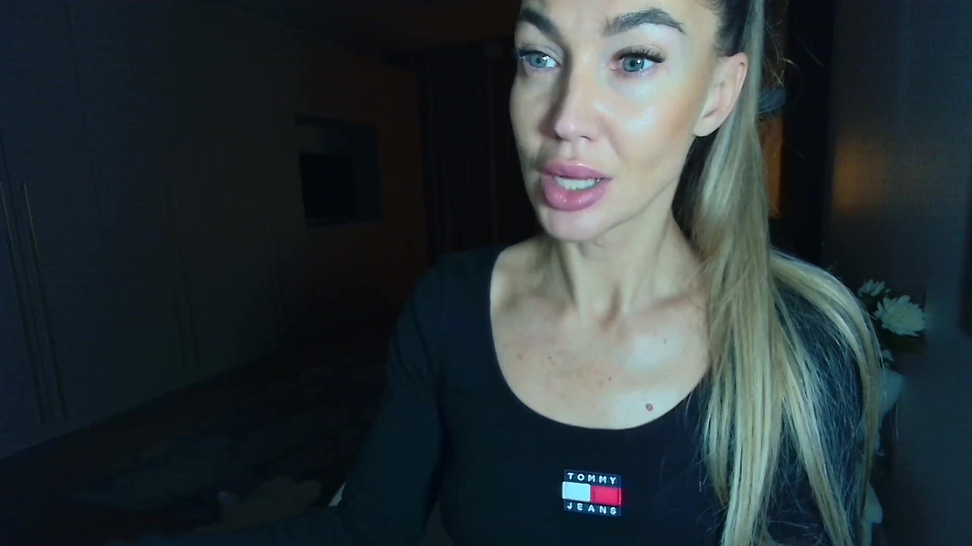 Gallery image thumbnail from Mystery_C's myfreecams stream on, 12/15/2025, 23:26 image 12 of 20