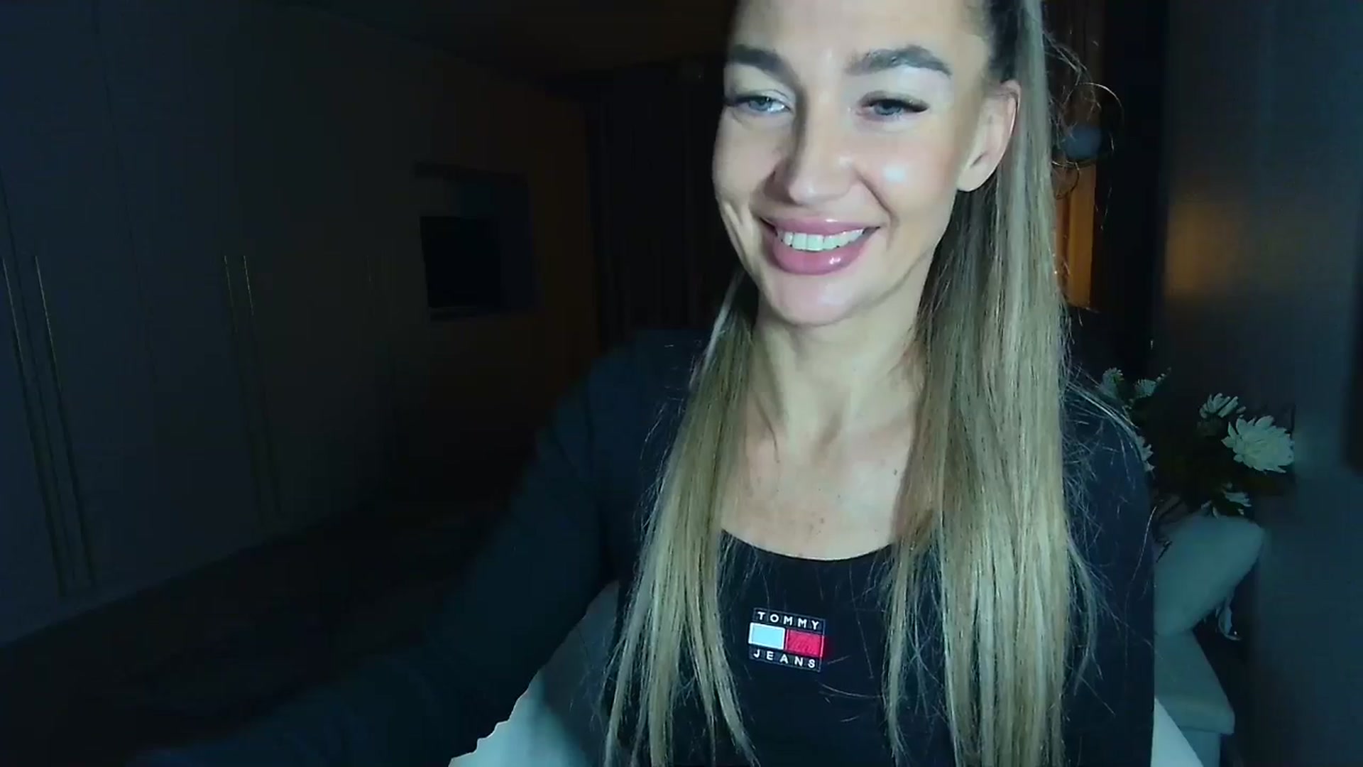 Gallery image thumbnail from Mystery_C's myfreecams stream on, 12/15/2025, 23:26 image 3 of 20
