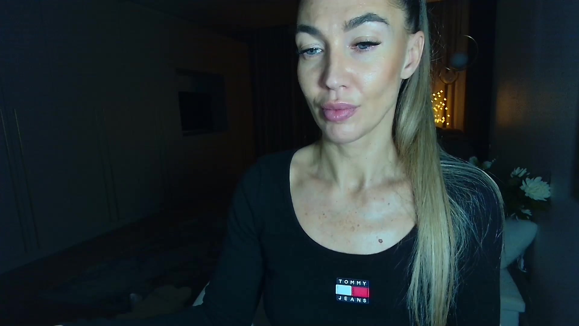 Gallery image thumbnail from Mystery_C's myfreecams stream on, 12/15/2025, 23:26 image 14 of 20