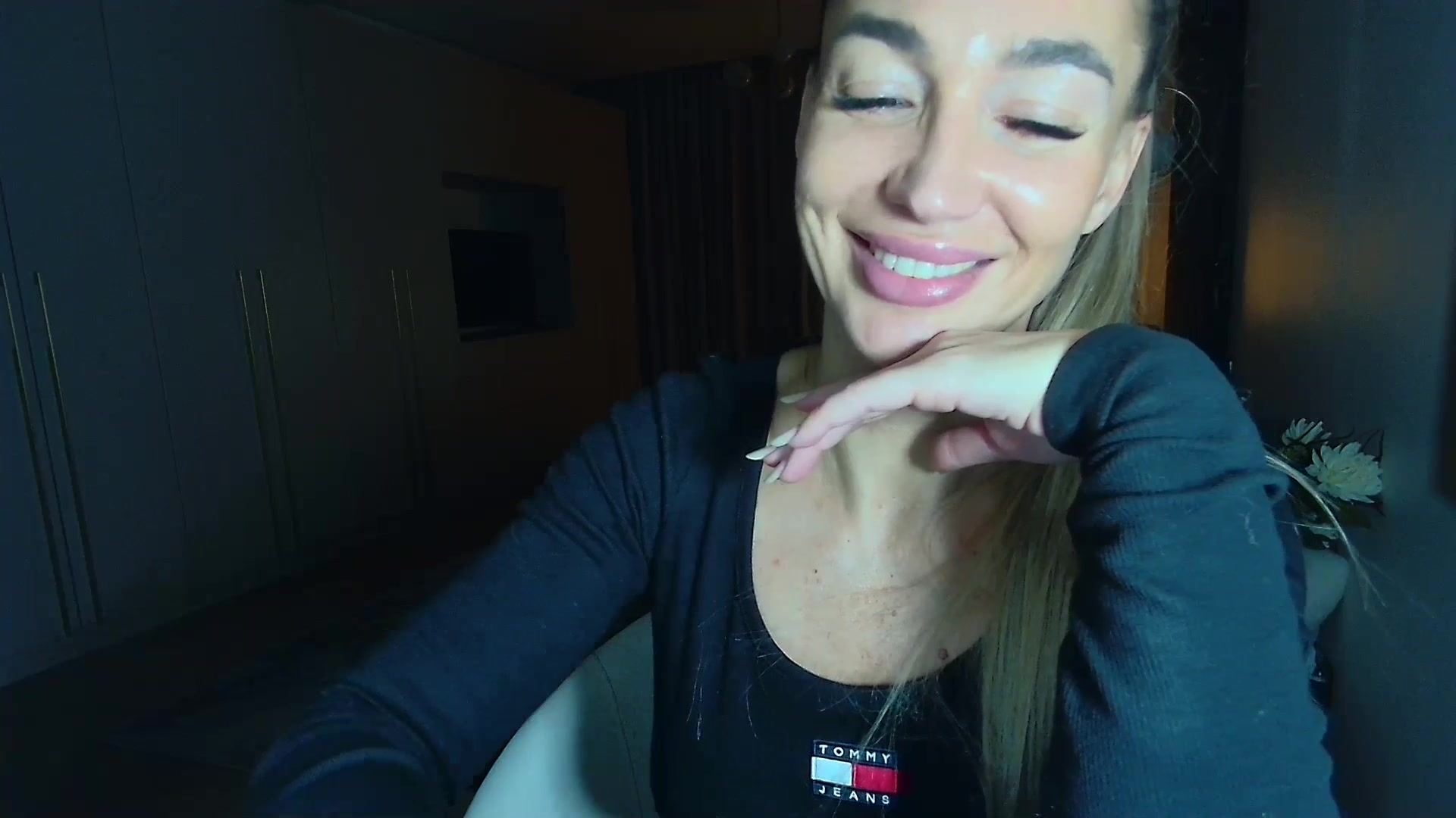 Gallery image thumbnail from Mystery_C's myfreecams stream on, 12/15/2025, 23:26 image 16 of 20