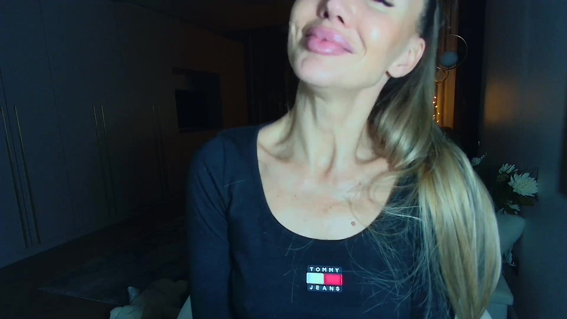 Gallery image thumbnail from Mystery_C's myfreecams stream on, 12/15/2025, 23:26 image 19 of 20