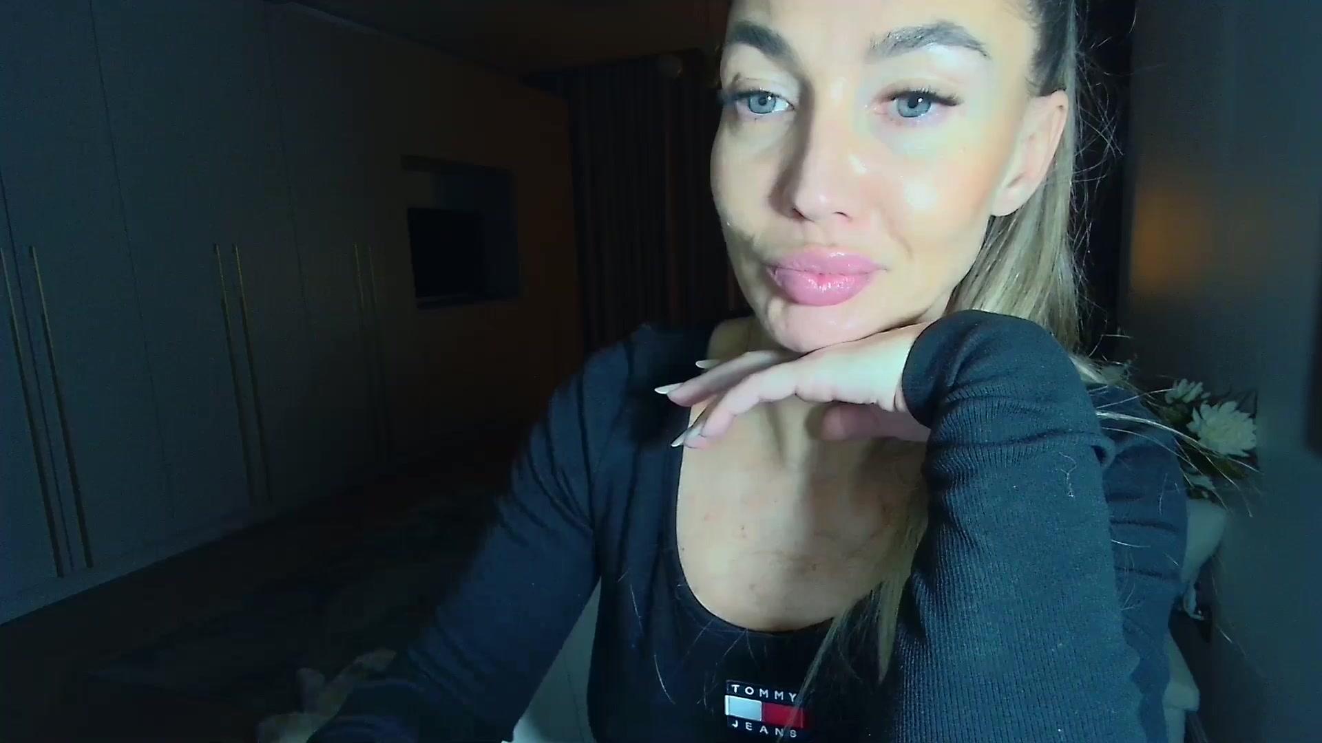 Gallery image thumbnail from Mystery_C's myfreecams stream on, 12/15/2025, 23:26 image 17 of 20