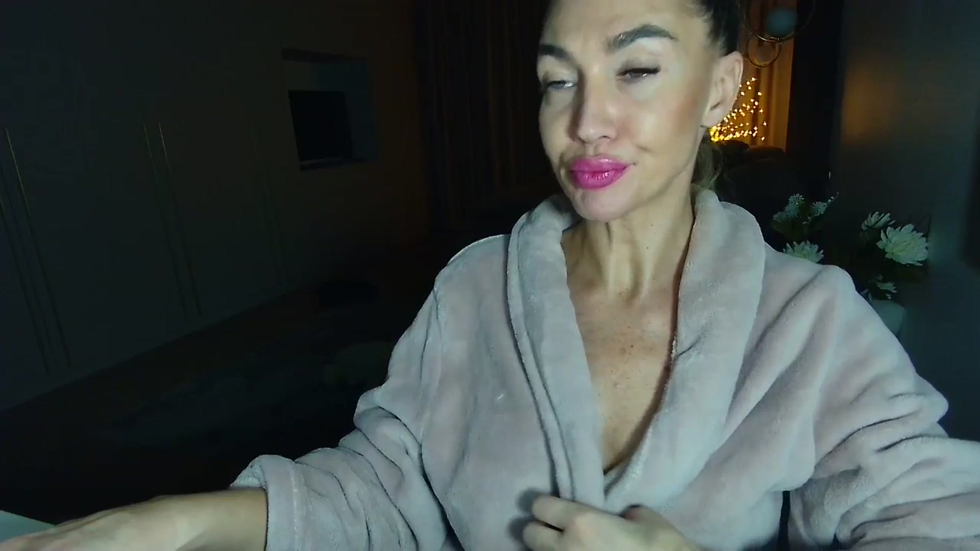 Gallery image thumbnail from Mystery_C's myfreecams stream on, 12/17/2025, 23:13 image 17 of 20