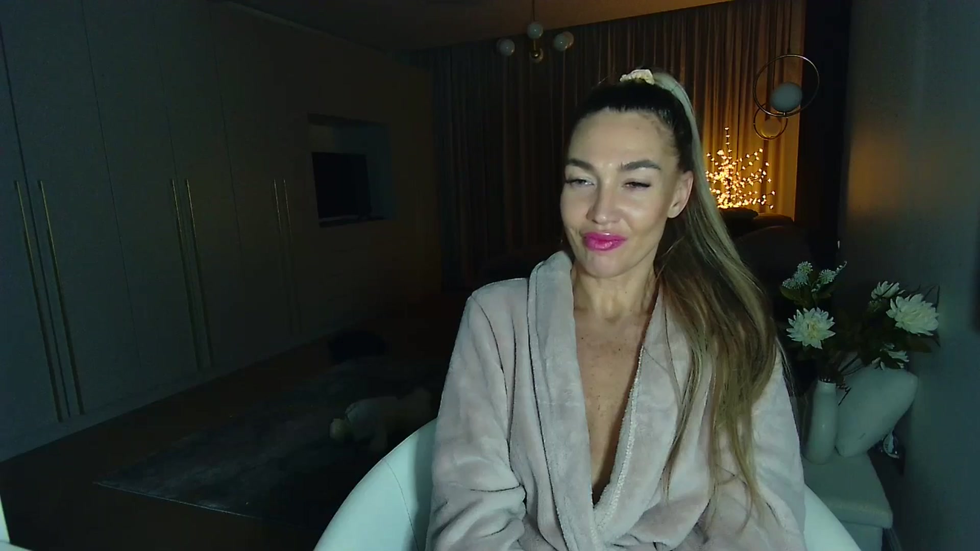 Gallery image thumbnail from Mystery_C's myfreecams stream on, 12/17/2025, 23:13 image 7 of 20