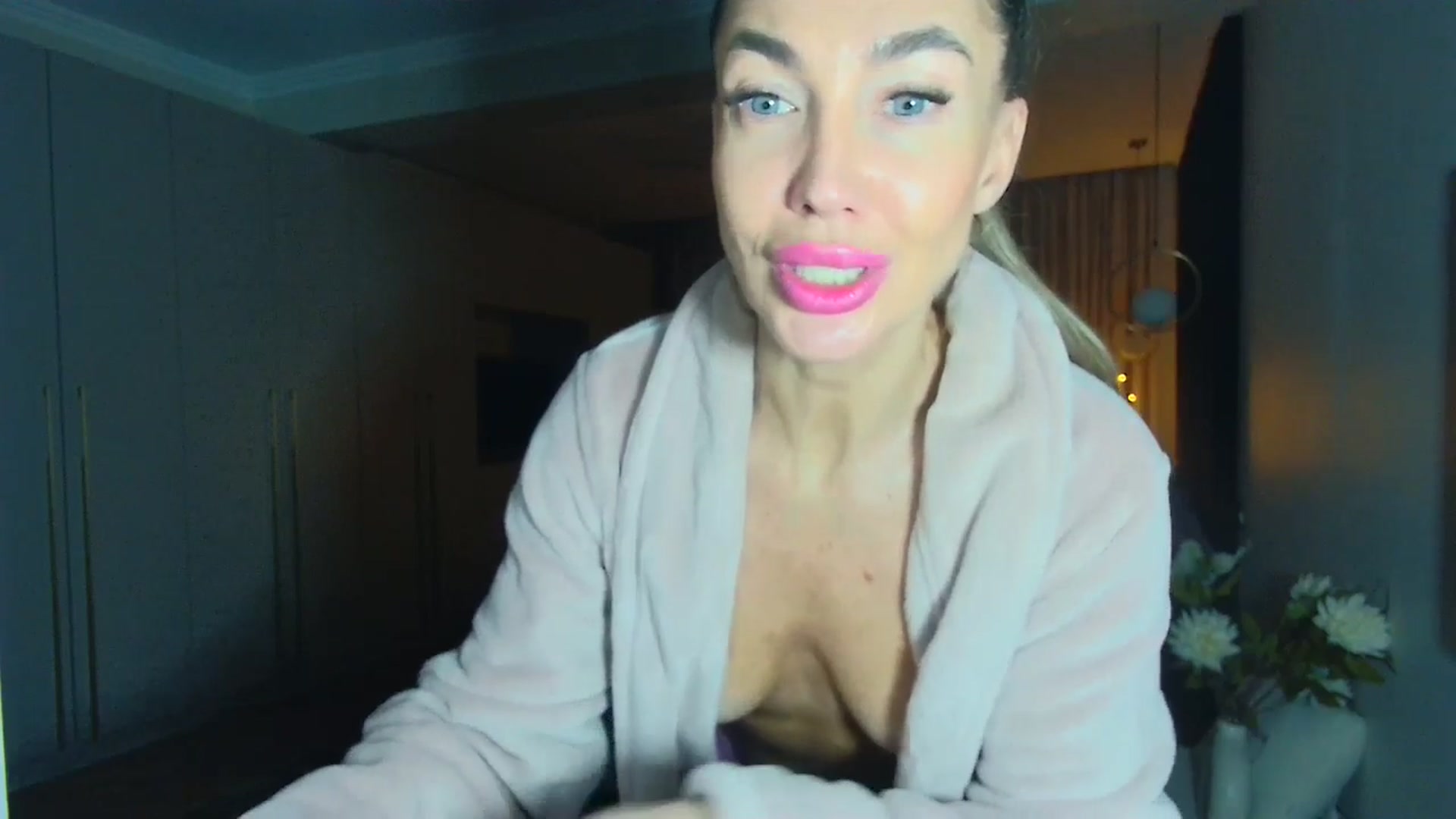 Gallery image thumbnail from Mystery_C's myfreecams stream on, 12/17/2025, 23:13 image 13 of 20