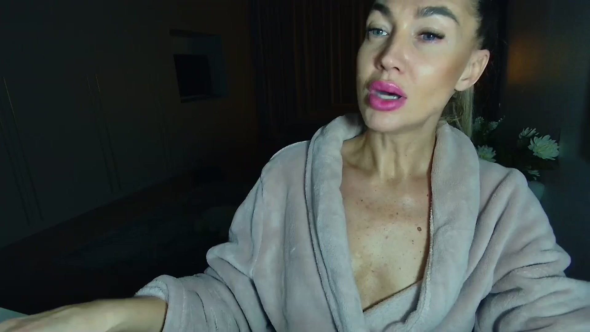 Gallery image thumbnail from Mystery_C's myfreecams stream on, 12/17/2025, 23:13 image 18 of 20