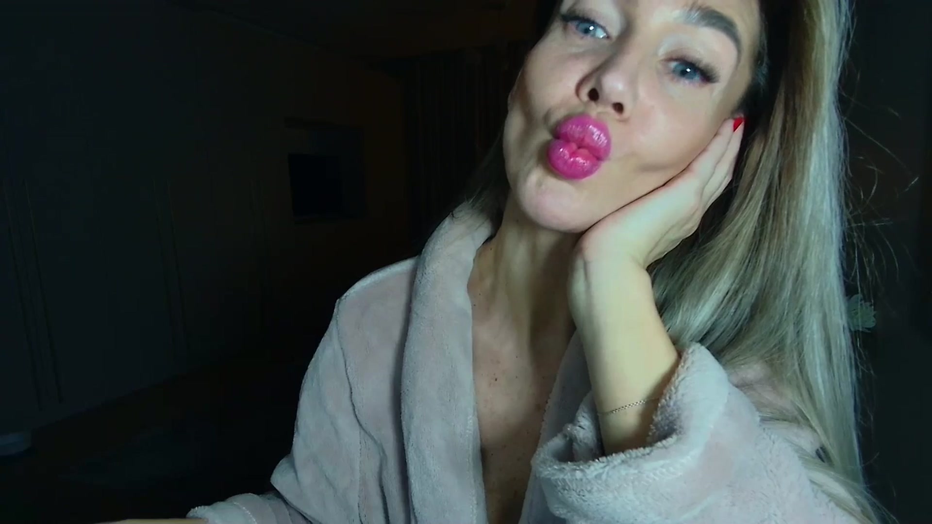 Gallery image thumbnail from Mystery_C's myfreecams stream on, 12/30/2025, 23:17 image 8 of 20