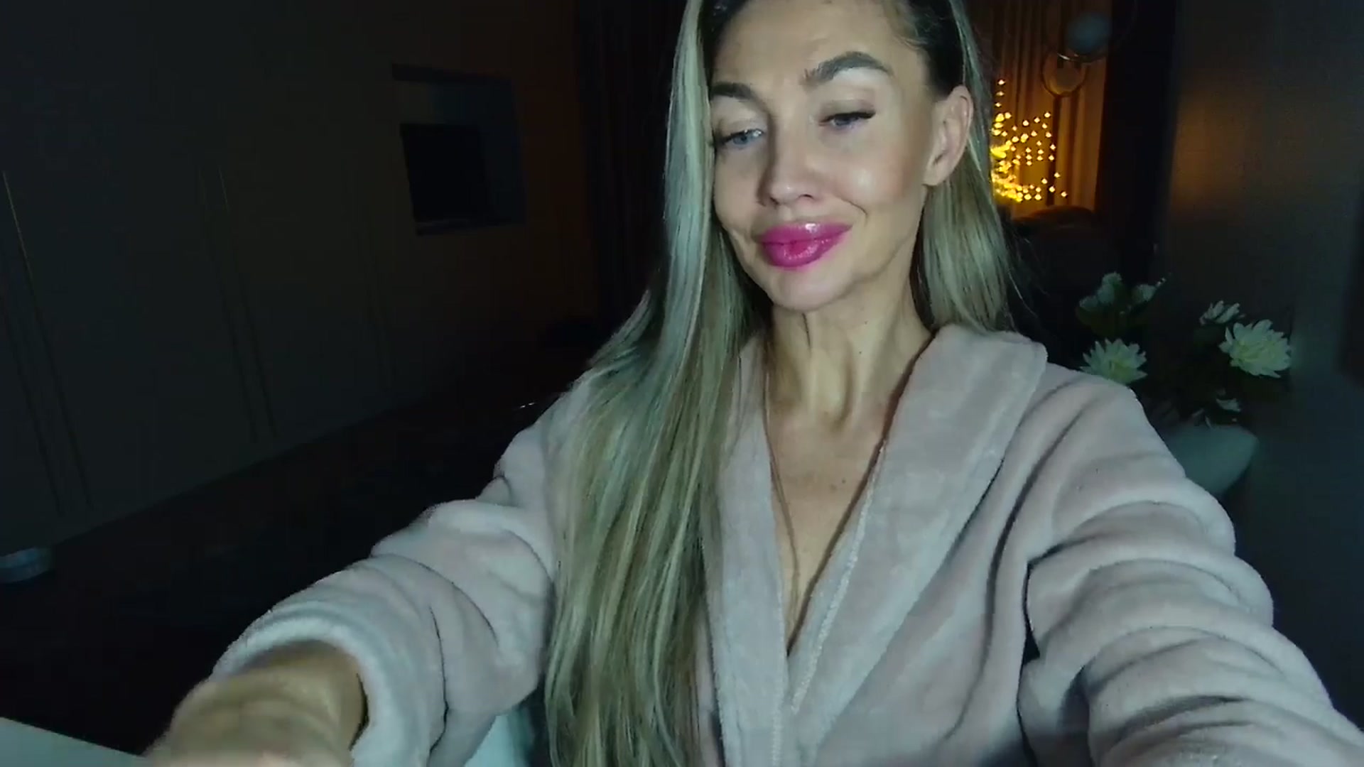 Gallery image thumbnail from Mystery_C's myfreecams stream on, 12/30/2025, 23:17 image 13 of 20