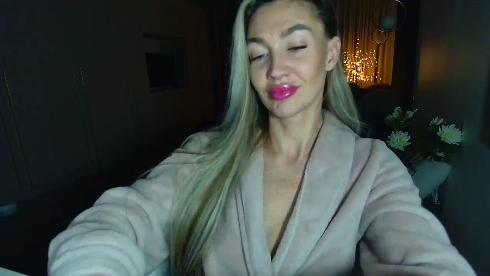 Gallery image thumbnail from Mystery_C's myfreecams stream on, 12/30/2025, 23:17 image 3 of 20
