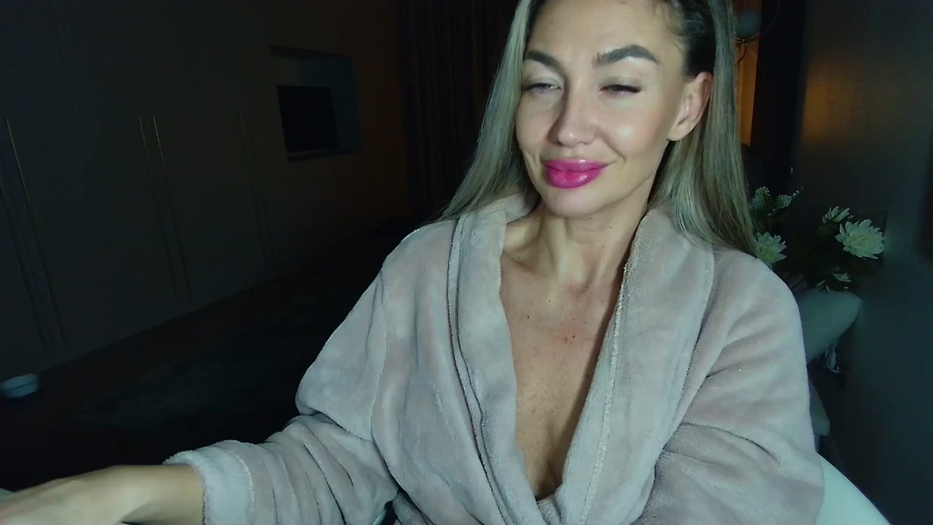 Gallery image thumbnail from Mystery_C's myfreecams stream on, 12/30/2025, 23:17 image 19 of 20