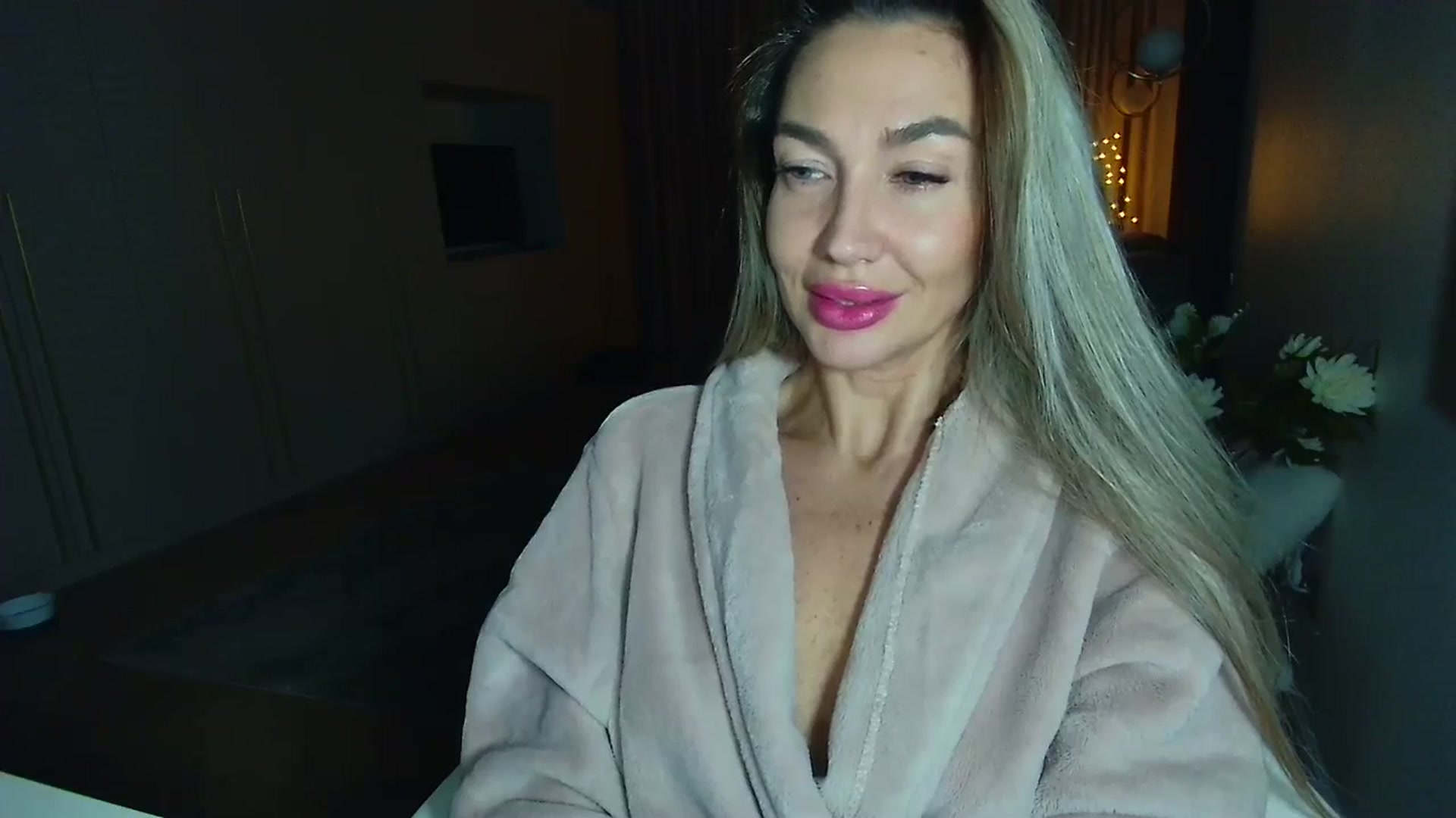 Gallery image thumbnail from Mystery_C's myfreecams stream on, 12/30/2025, 23:17 image 17 of 20