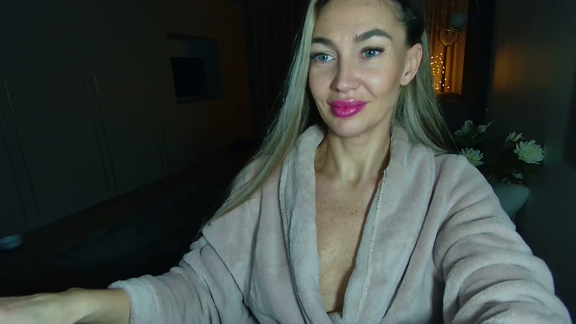 Gallery image thumbnail from Mystery_C's myfreecams stream on, 12/30/2025, 23:17 image 15 of 20