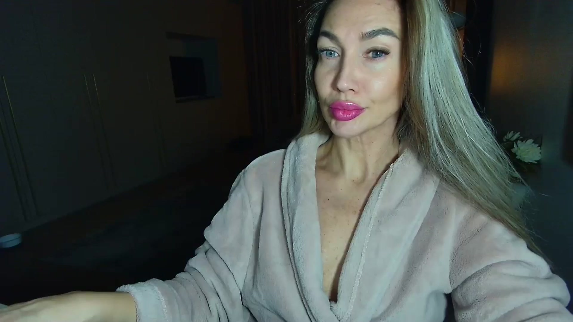 Gallery image thumbnail from Mystery_C's myfreecams stream on, 12/30/2025, 23:17 image 16 of 20