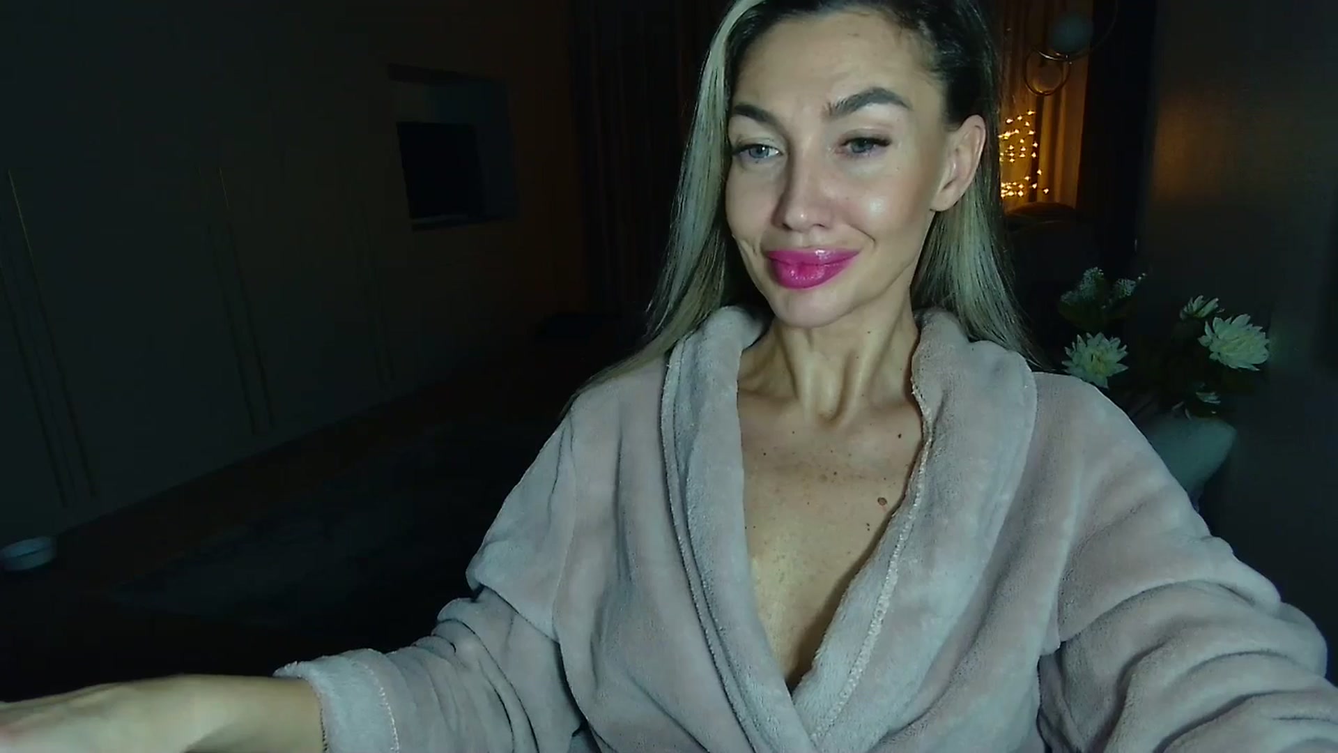 Gallery image thumbnail from Mystery_C's myfreecams stream on, 12/30/2025, 23:17 image 18 of 20