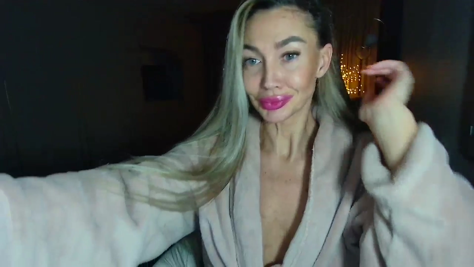 Gallery image thumbnail from Mystery_C's myfreecams stream on, 12/30/2025, 23:17 image 14 of 20