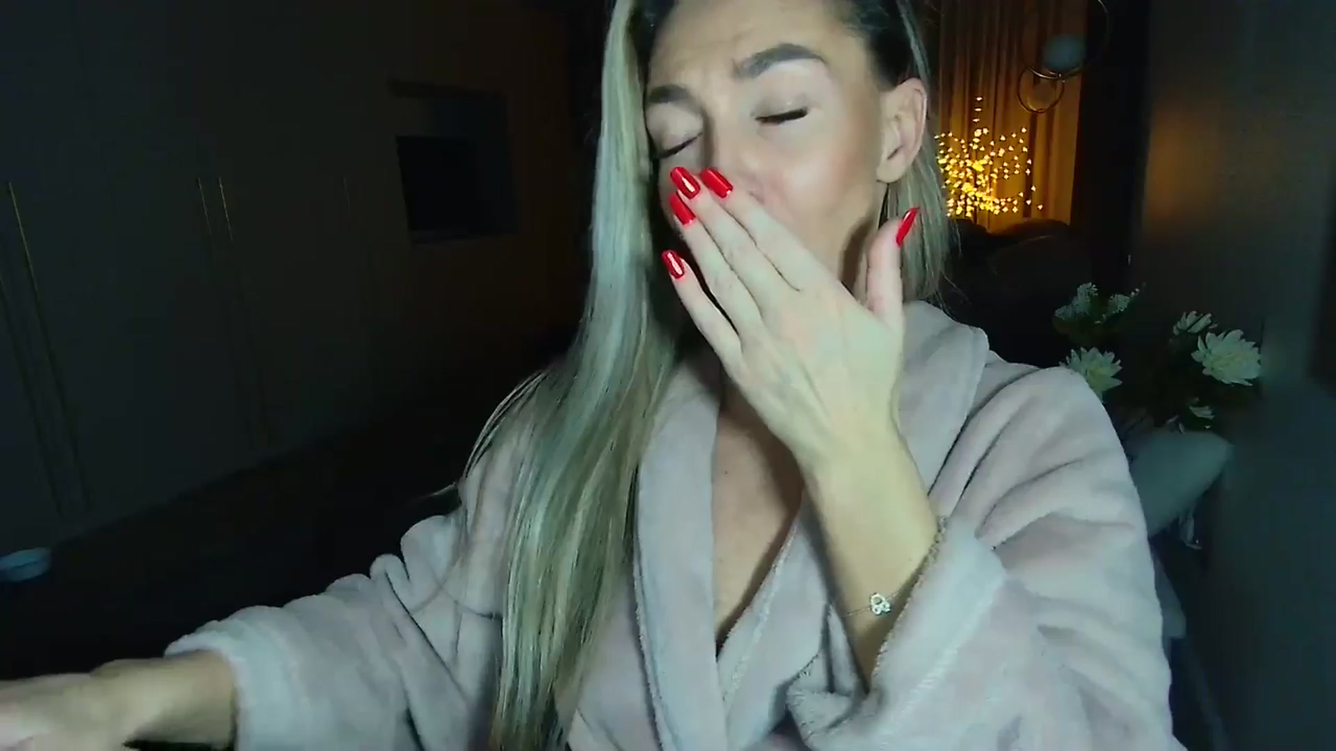 Gallery image thumbnail from Mystery_C's myfreecams stream on, 12/30/2025, 23:17 image 10 of 20