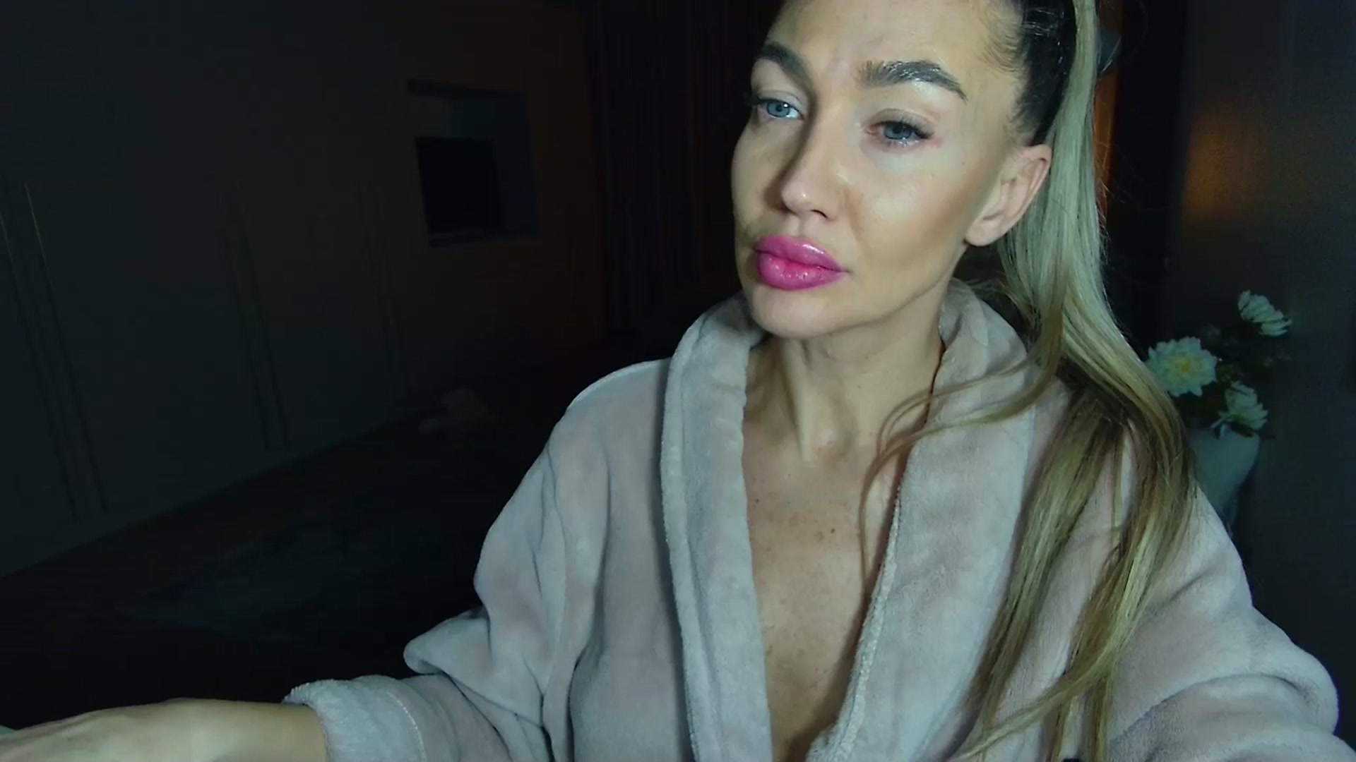 Gallery image thumbnail from Mystery_C's myfreecams stream on, 01/12/2026, 22:44 image 18 of 20