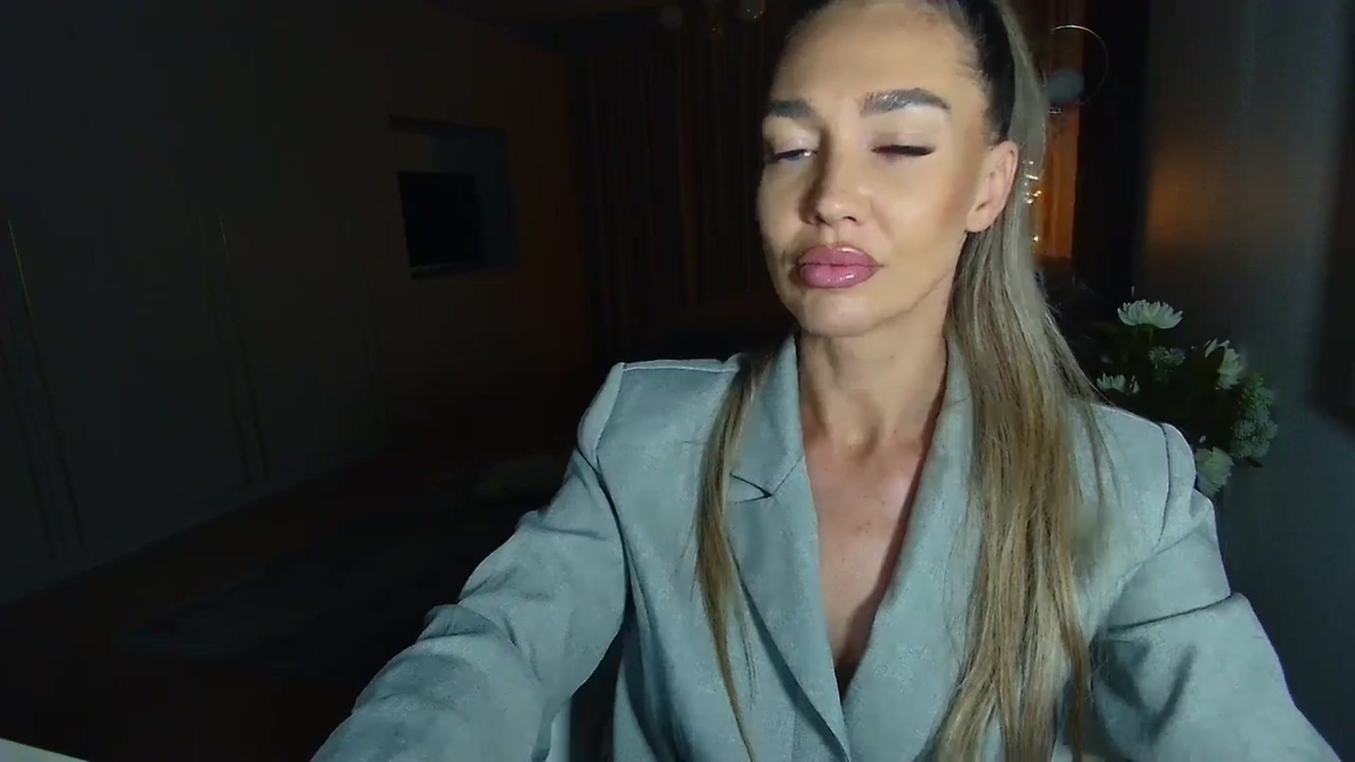 Gallery image thumbnail from Mystery_C's myfreecams stream on, 03/18/2026, 22:49 image 17 of 20