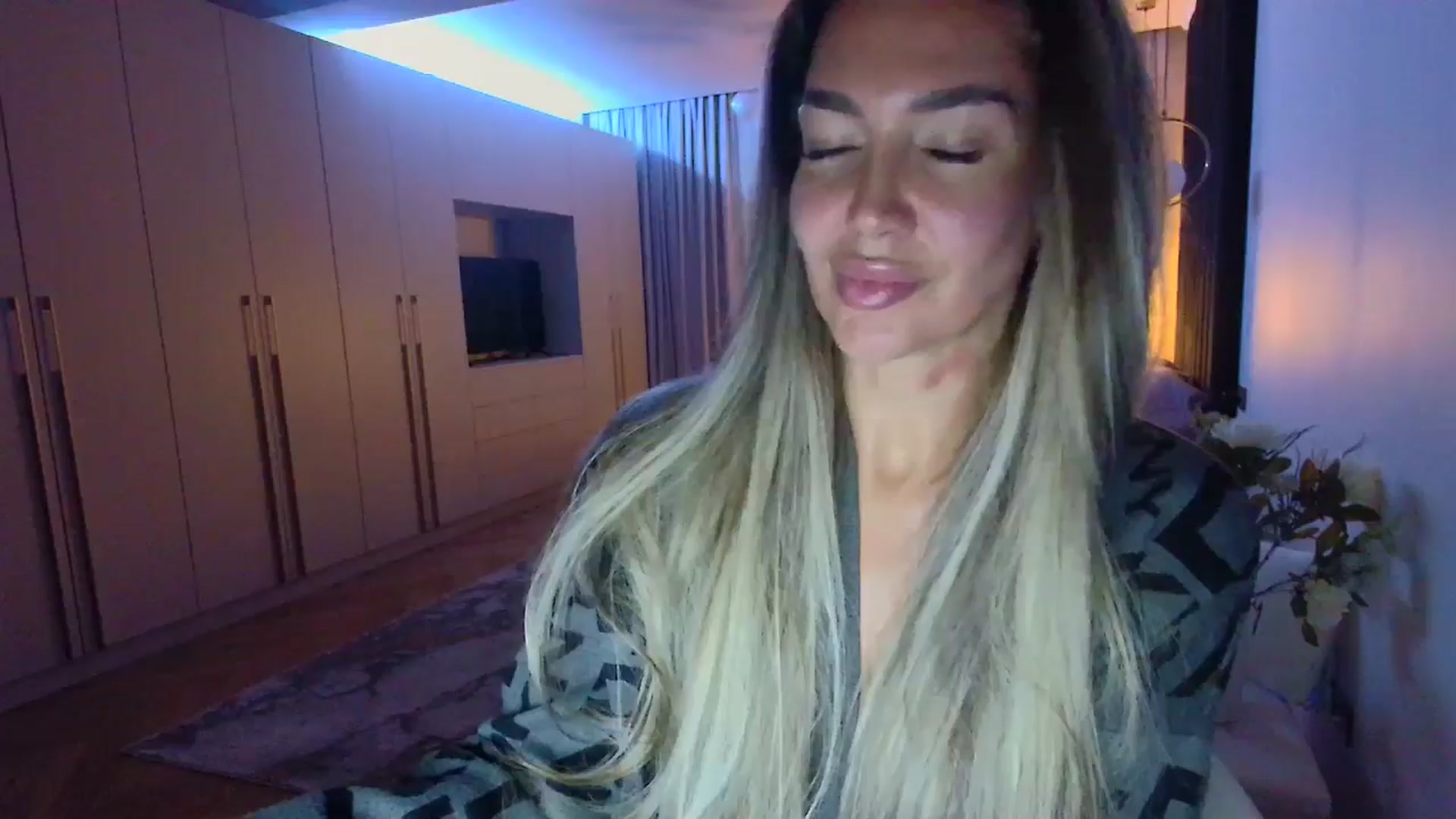 Gallery image thumbnail from Mystery_C's myfreecams stream on, 03/23/2026, 21:32 image 15 of 20