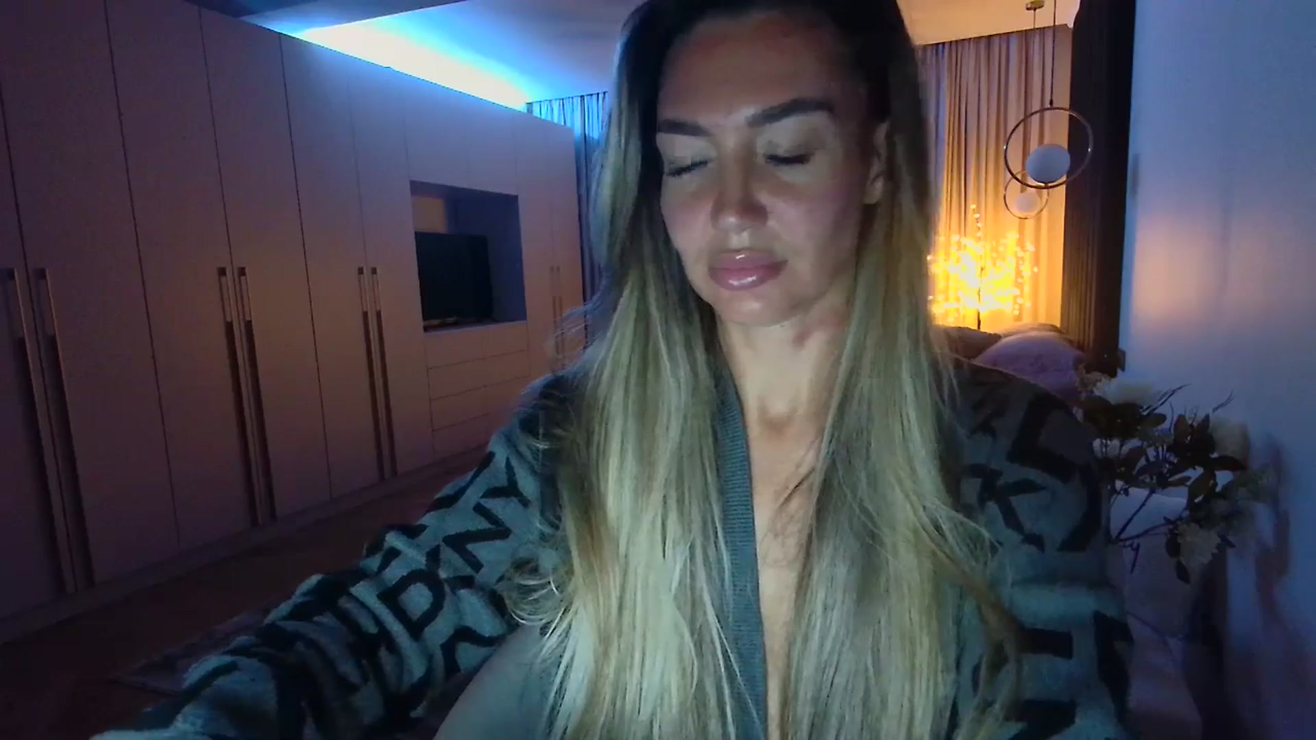Gallery image thumbnail from Mystery_C's myfreecams stream on, 03/23/2026, 21:32 image 2 of 20