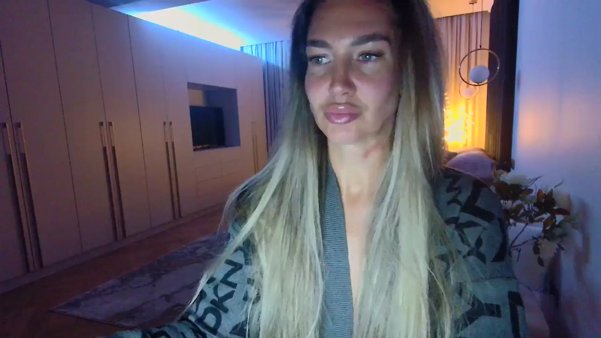 Gallery image thumbnail from Mystery_C's myfreecams stream on, 03/23/2026, 21:32 image 13 of 20