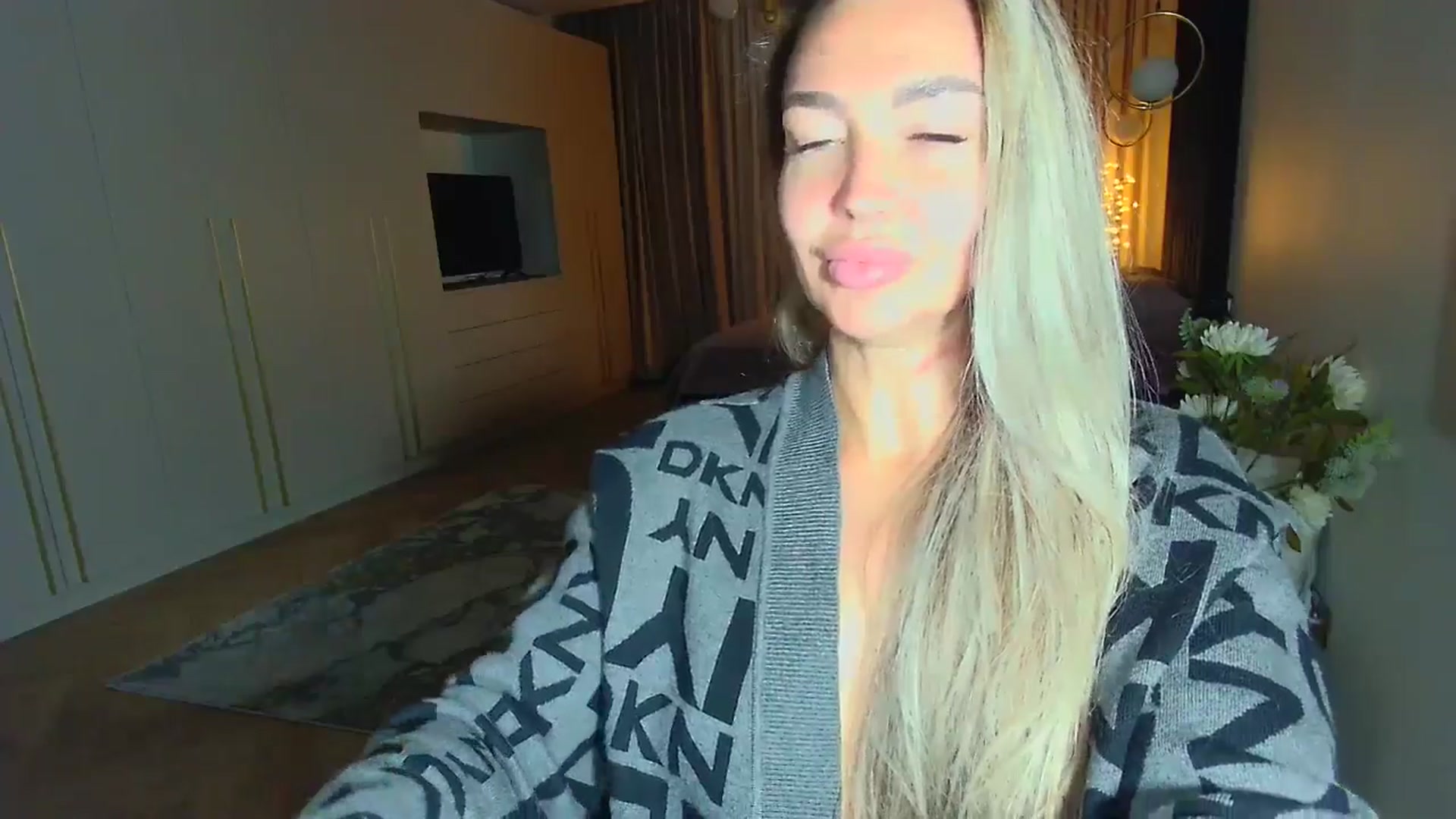 Gallery image thumbnail from Mystery_C's myfreecams stream on, 03/23/2026, 22:58 image 20 of 20