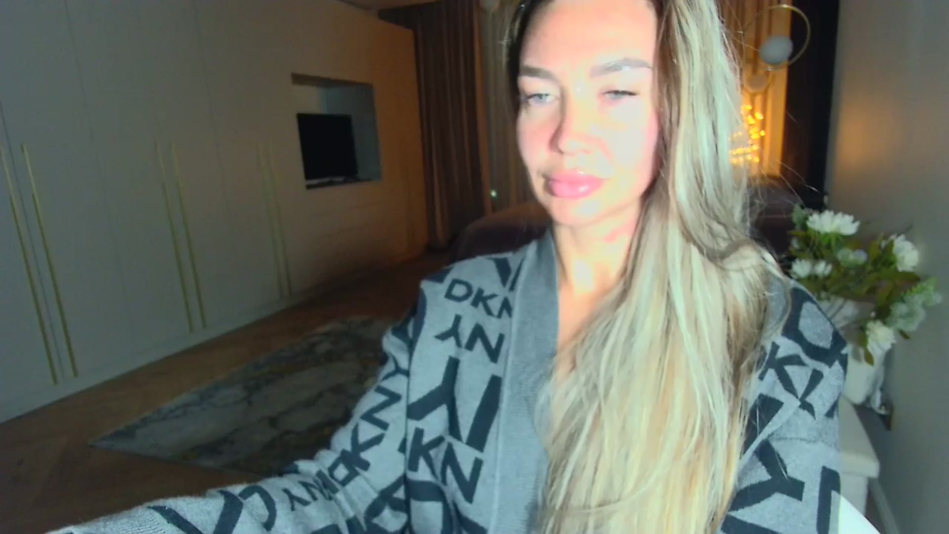 Gallery image thumbnail from Mystery_C's myfreecams stream on, 03/23/2026, 22:58 image 6 of 20