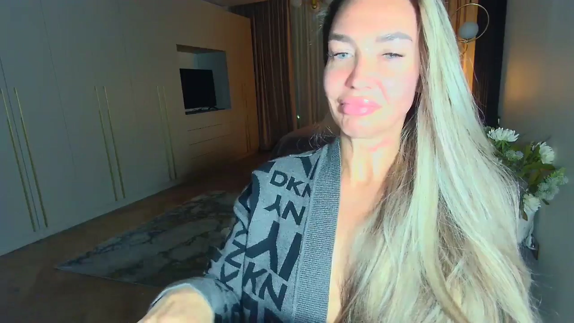 Gallery image thumbnail from Mystery_C's myfreecams stream on, 03/23/2026, 22:58 image 11 of 20