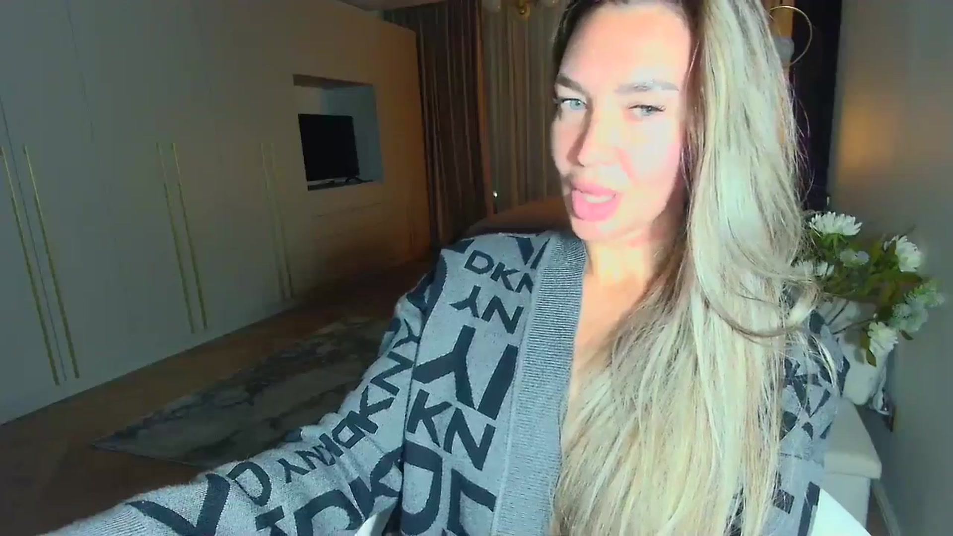 Gallery image thumbnail from Mystery_C's myfreecams stream on, 03/23/2026, 22:58 image 7 of 20
