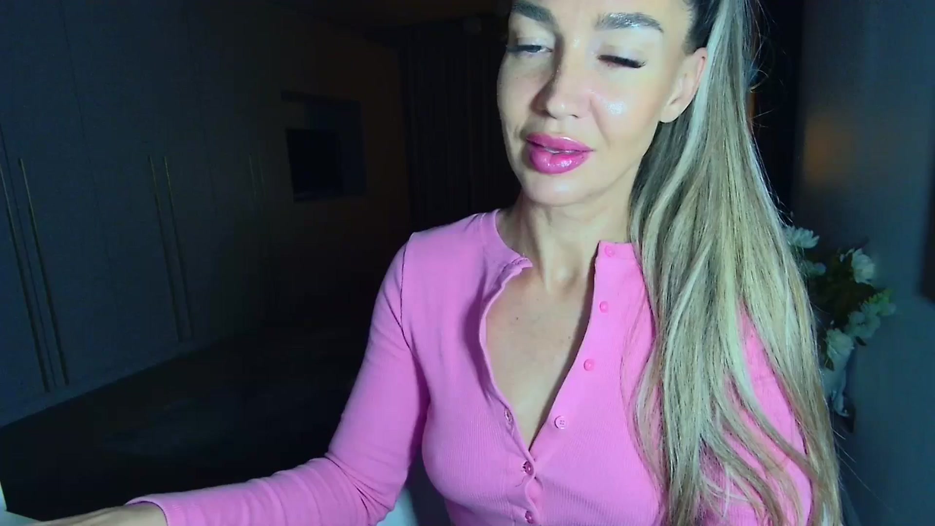 Gallery image thumbnail from Mystery_C's myfreecams stream on, 03/25/2026, 22:12 image 12 of 20