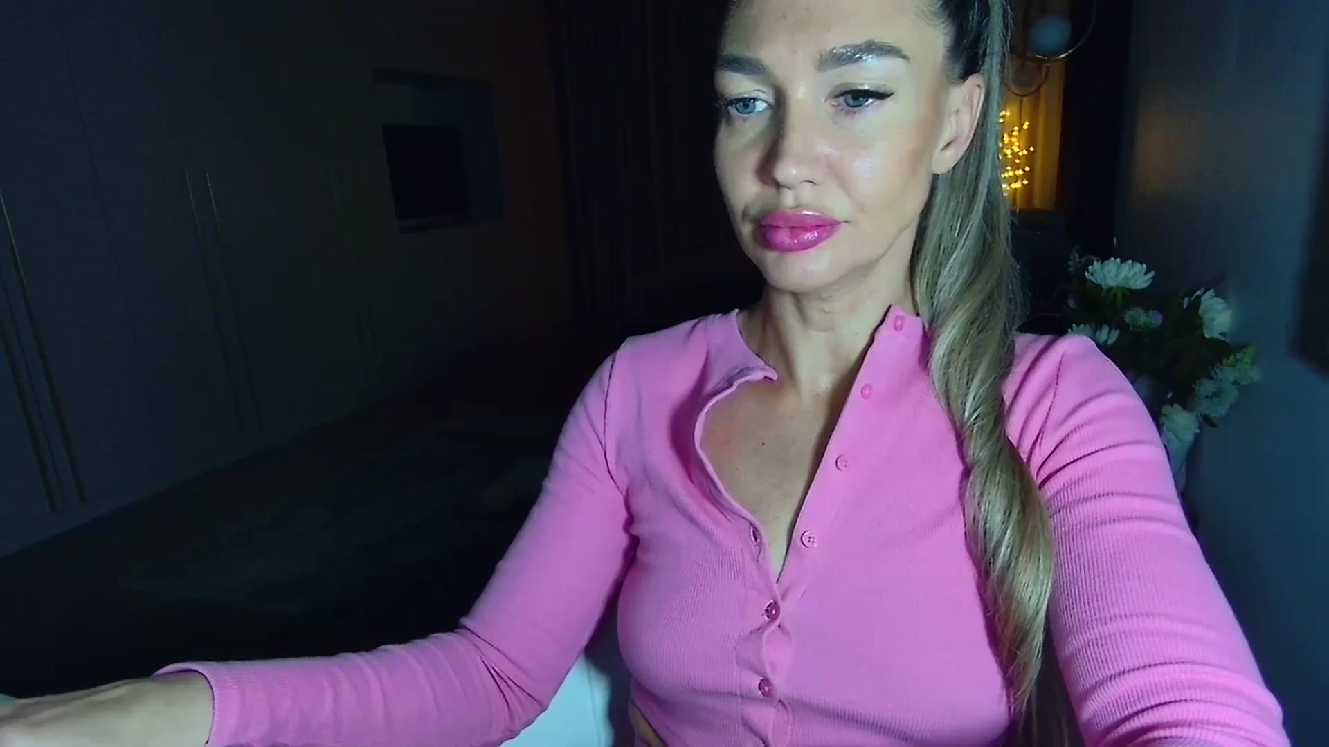 Gallery image thumbnail from Mystery_C's myfreecams stream on, 03/25/2026, 22:12 image 18 of 20