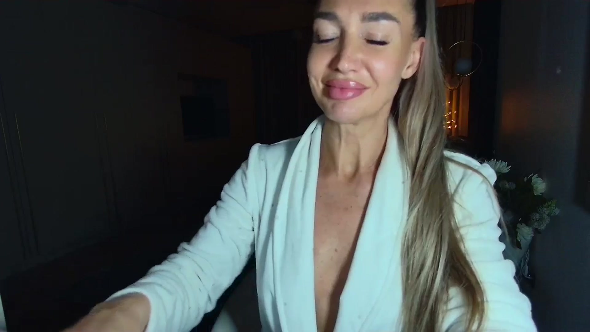 Gallery image thumbnail from Mystery_C's myfreecams stream on, 03/30/2026, 21:45 image 17 of 20