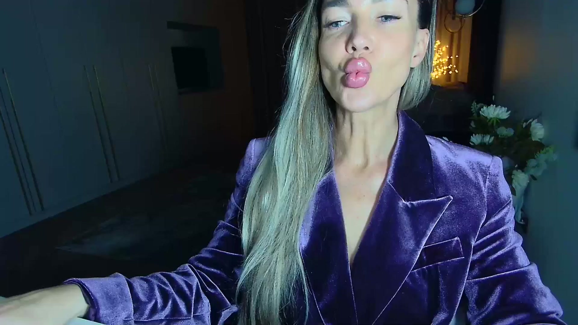 Gallery image thumbnail from Mystery_C's myfreecams stream on, 04/01/2026, 21:56 image 11 of 20