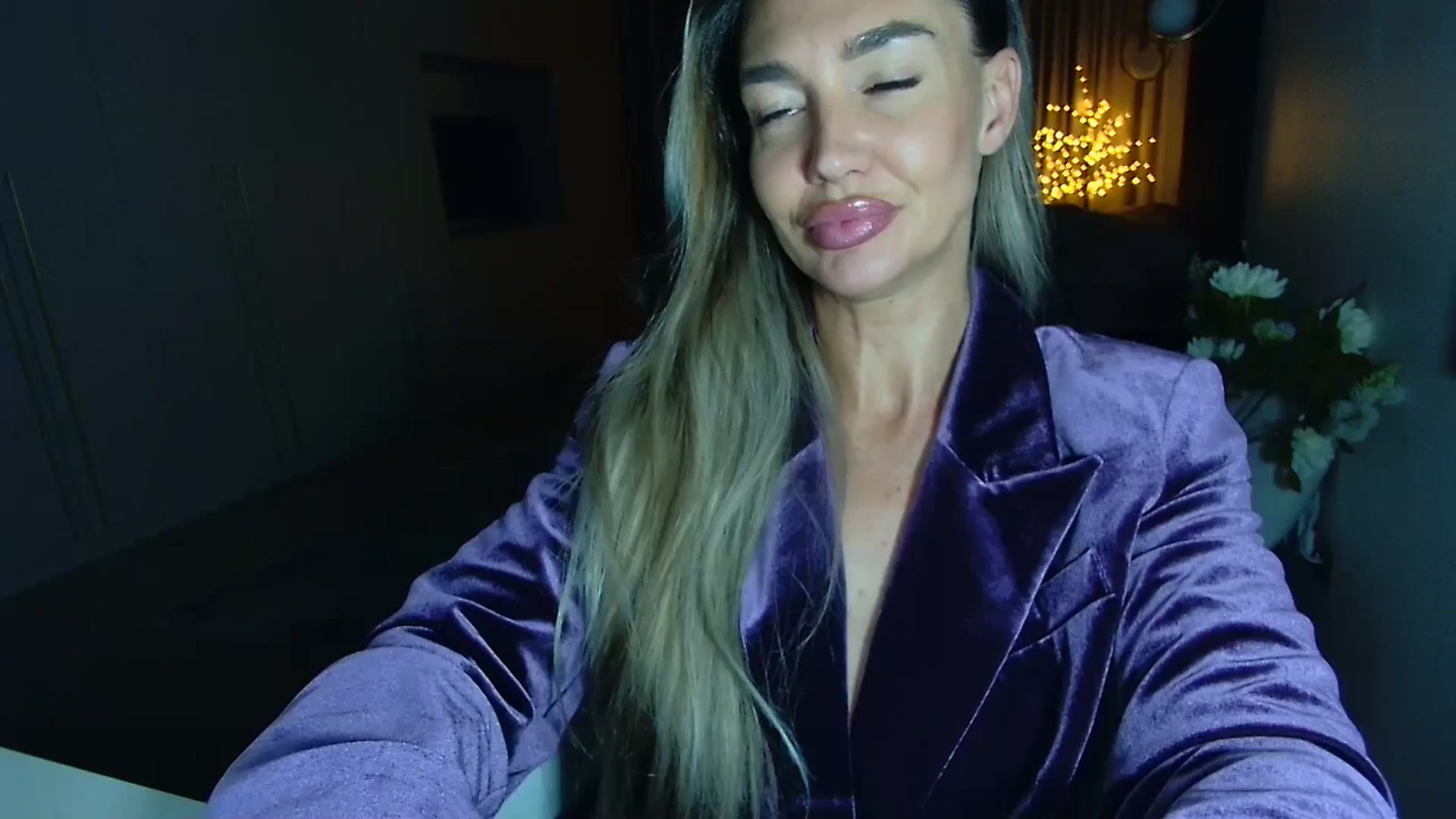 Gallery image thumbnail from Mystery_C's myfreecams stream on, 04/01/2026, 21:56 image 15 of 20