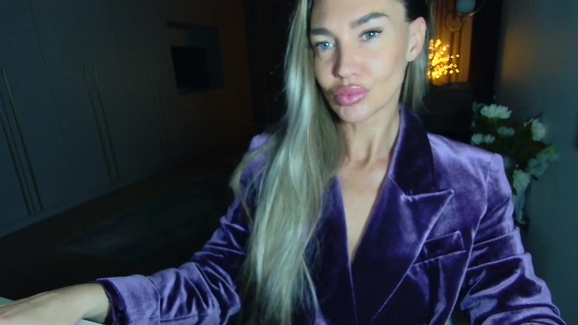 Gallery image thumbnail from Mystery_C's myfreecams stream on, 04/01/2026, 21:56 image 12 of 20