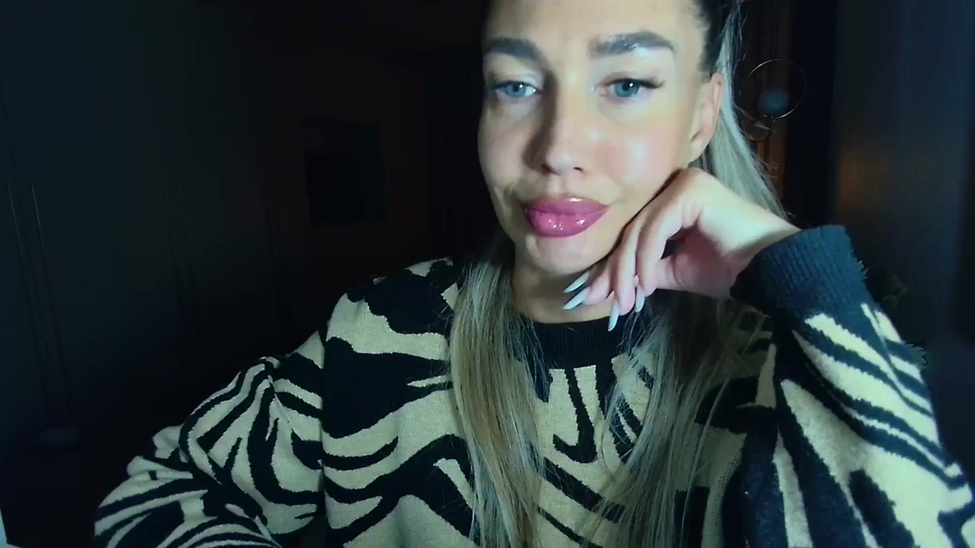 Gallery image thumbnail from Mystery_C's myfreecams stream on, 04/21/2026, 22:07 image 5 of 20
