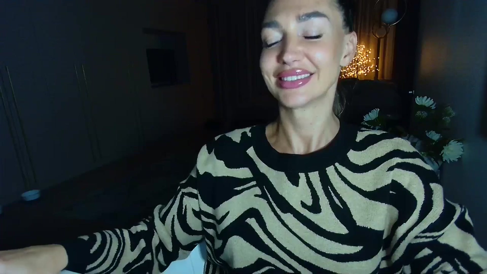 Gallery image thumbnail from Mystery_C's myfreecams stream on, 04/21/2026, 22:07 image 17 of 20