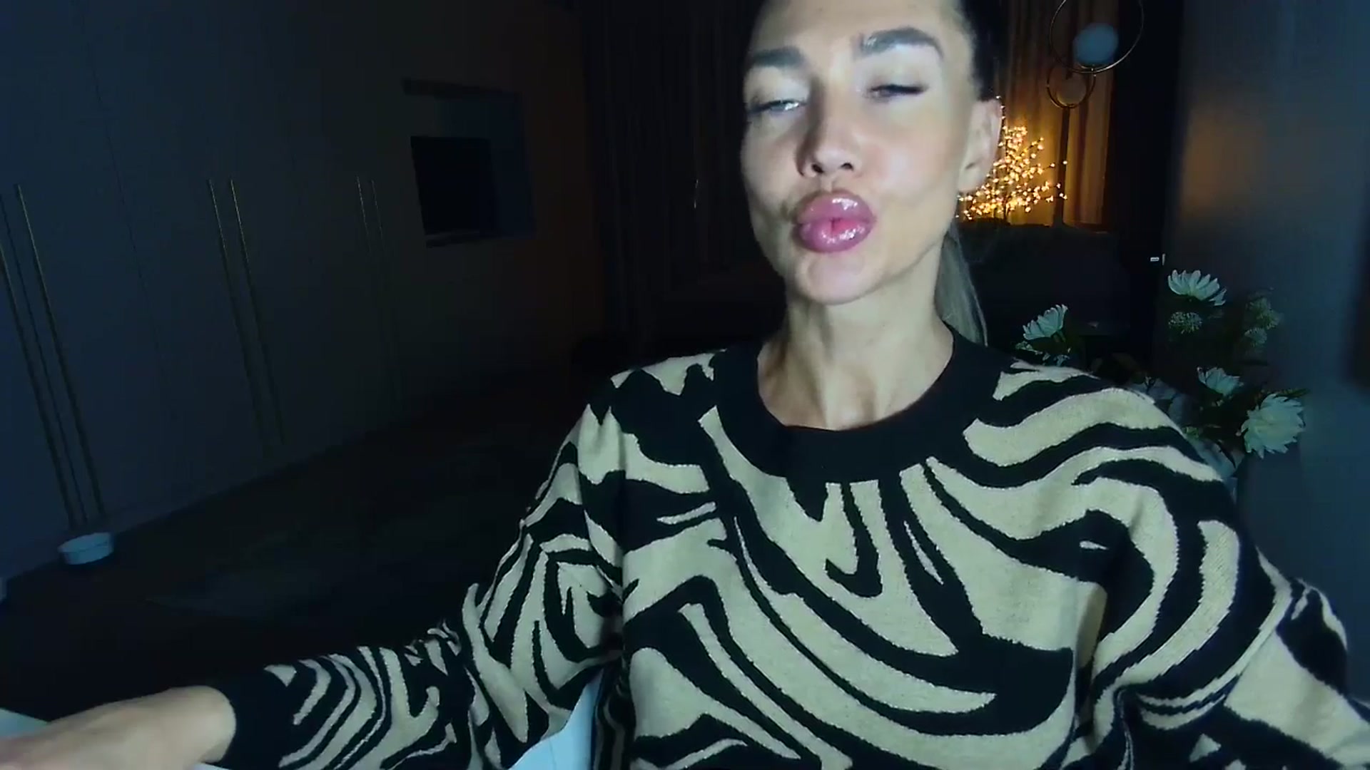 Gallery image thumbnail from Mystery_C's myfreecams stream on, 04/21/2026, 22:07 image 16 of 20