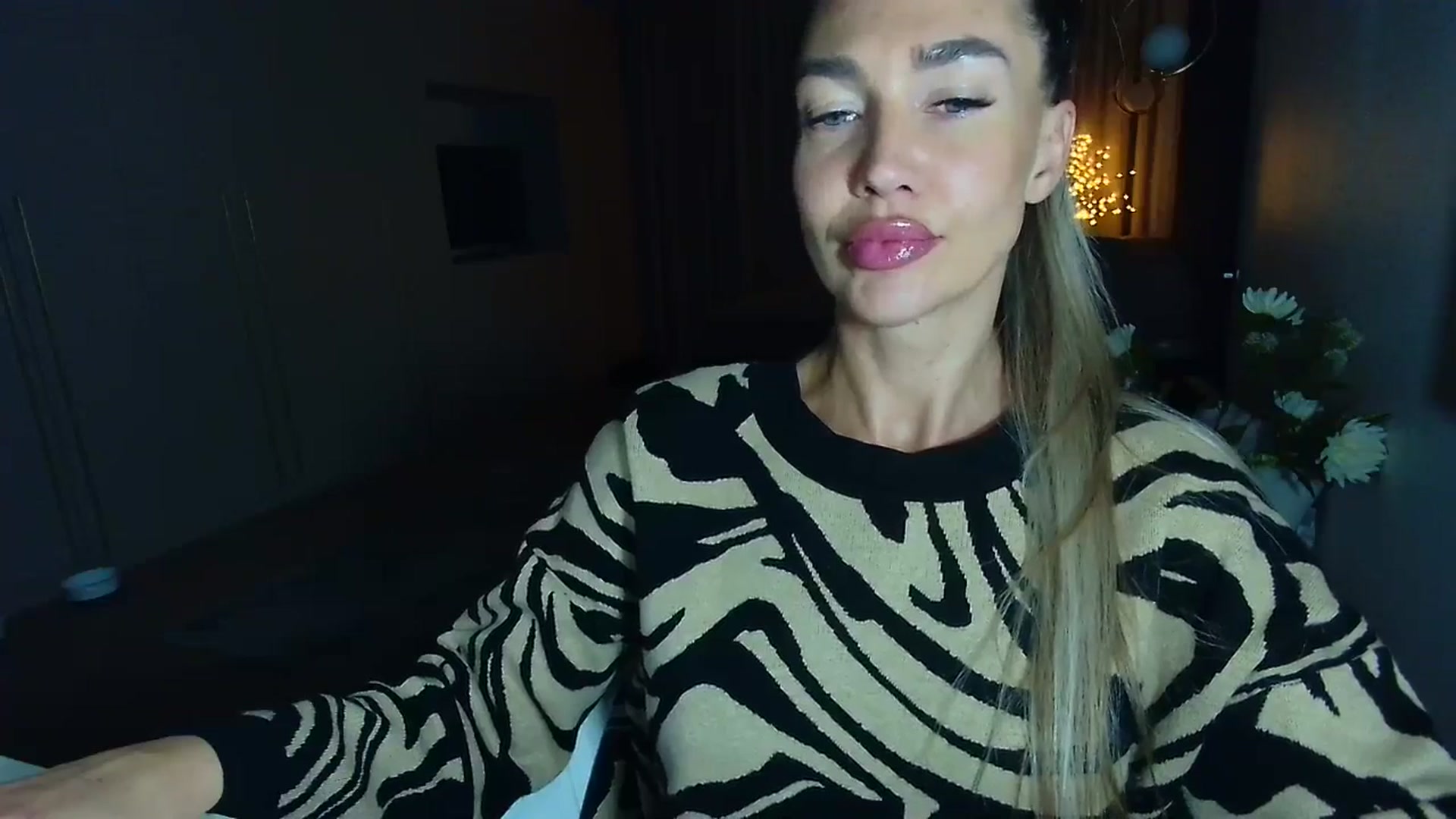 Gallery image thumbnail from Mystery_C's myfreecams stream on, 04/21/2026, 22:07 image 10 of 20