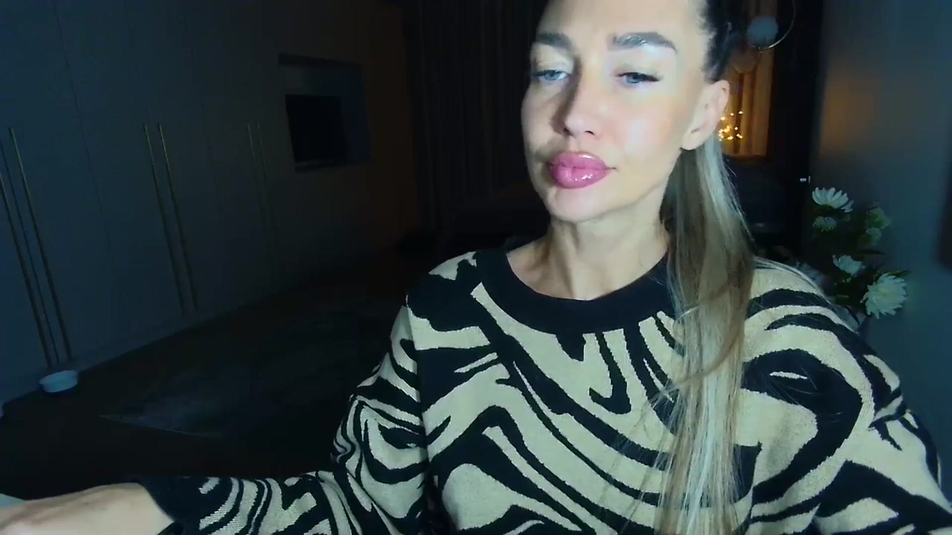 Gallery image thumbnail from Mystery_C's myfreecams stream on, 04/21/2026, 22:07 image 12 of 20