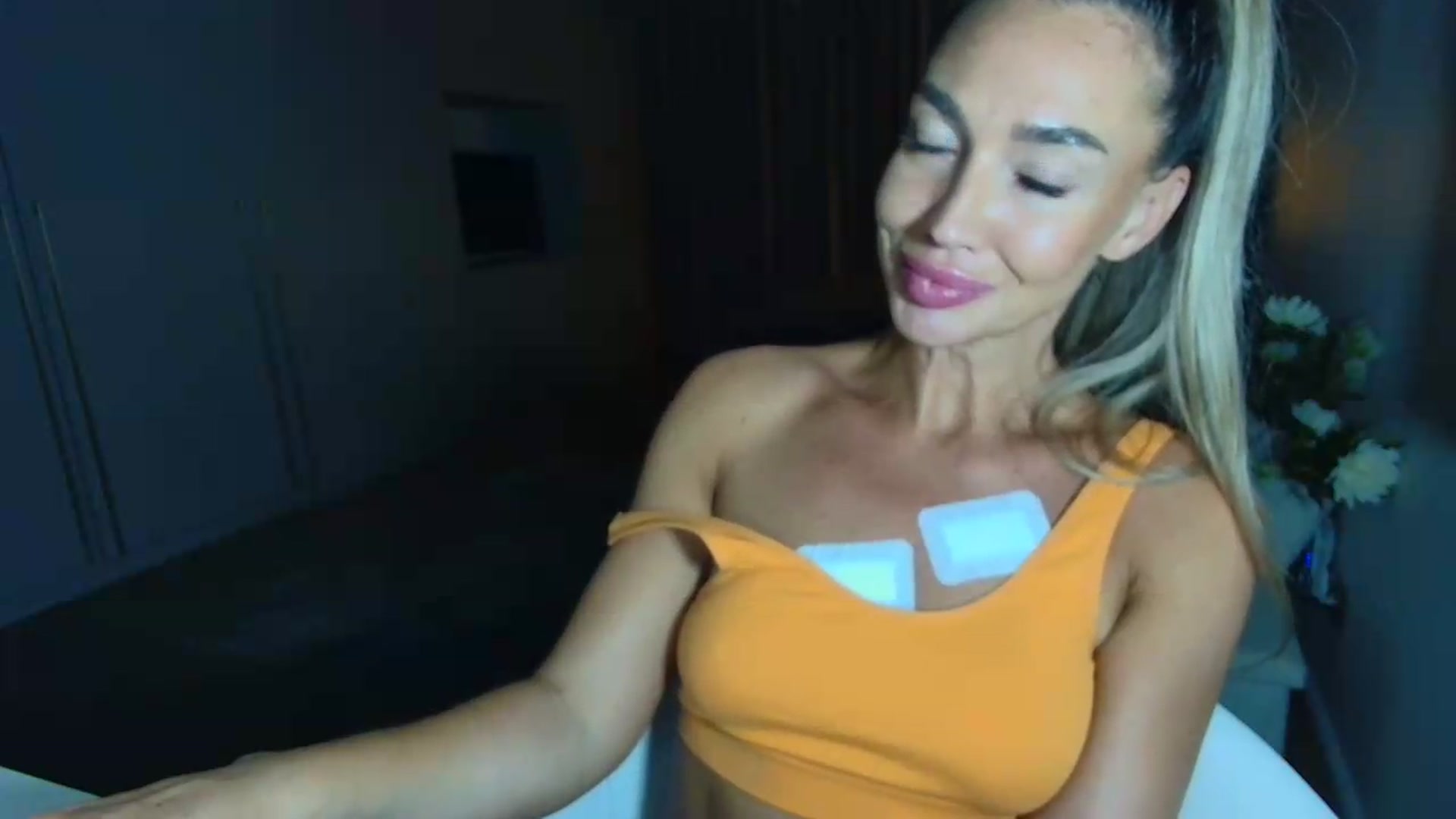 Gallery image thumbnail from Mystery_C's myfreecams stream on, 05/13/2026, 22:16 image 16 of 20