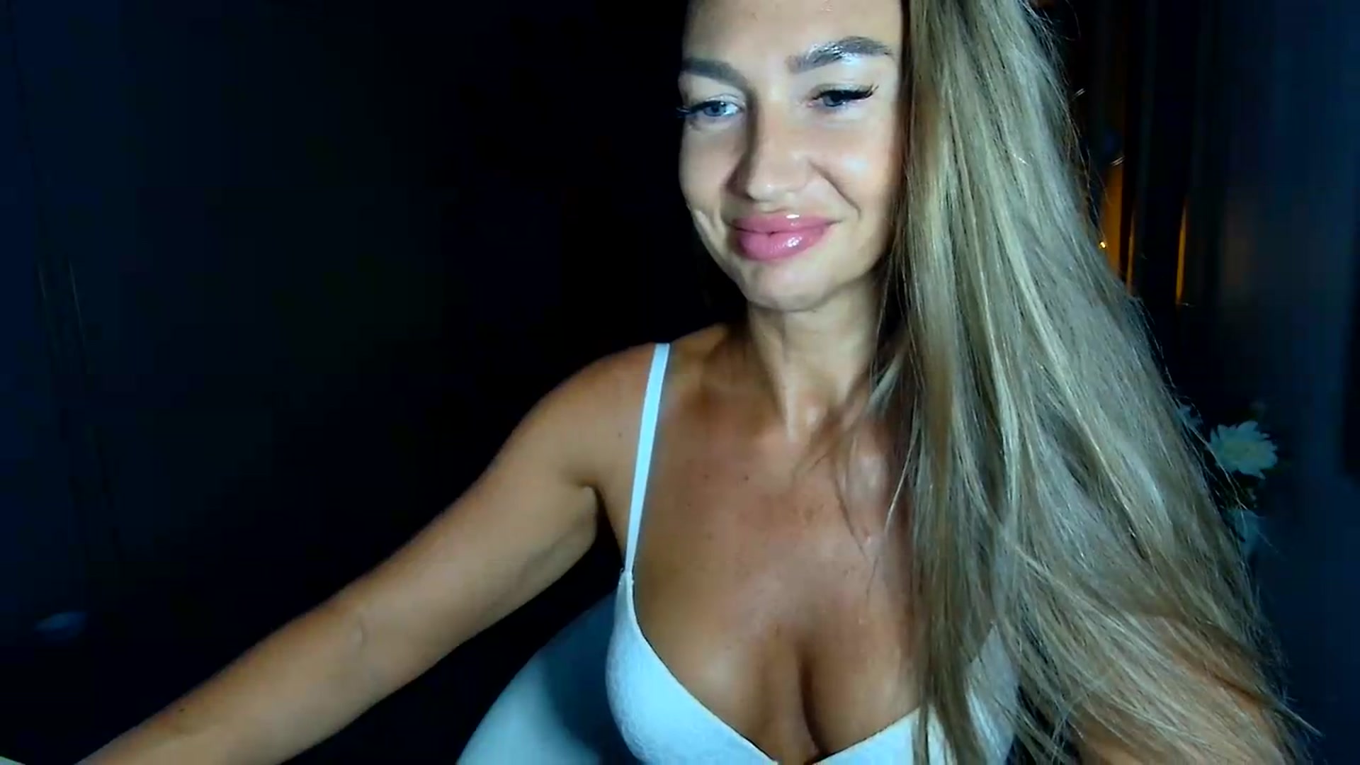 Gallery image thumbnail from Mystery_C's myfreecams stream on, 08/13/2026, 21:41 image 19 of 20