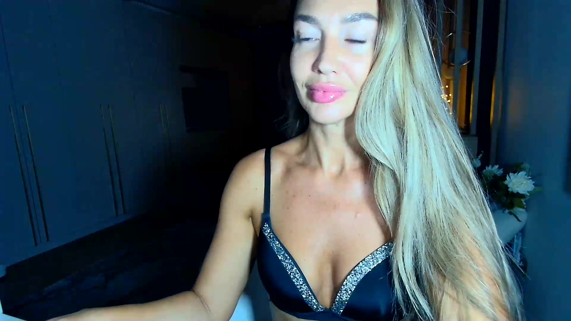 Gallery image thumbnail from Mystery_C's myfreecams stream on, 08/19/2026, 21:58 image 3 of 20