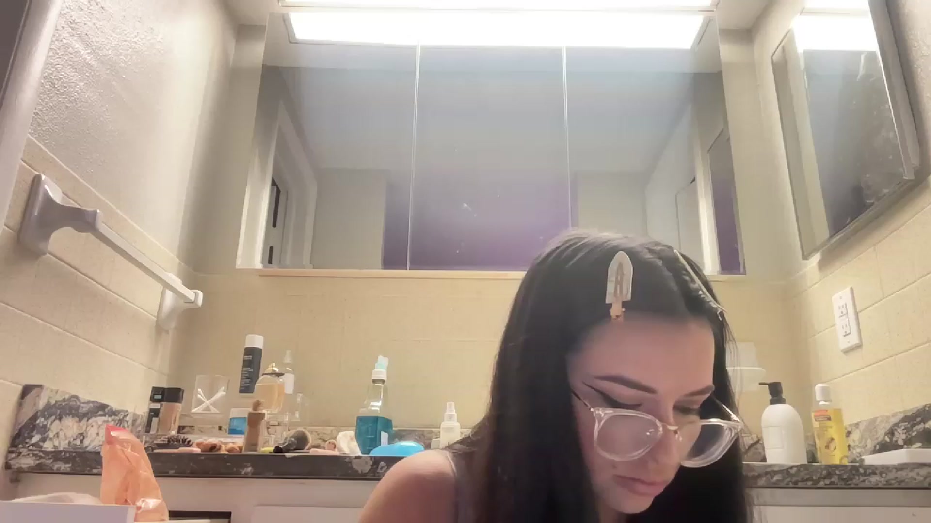 Gallery image thumbnail from Mystery_Milf's myfreecams stream on, 12/05/2022, 17:40 image 19 of 20