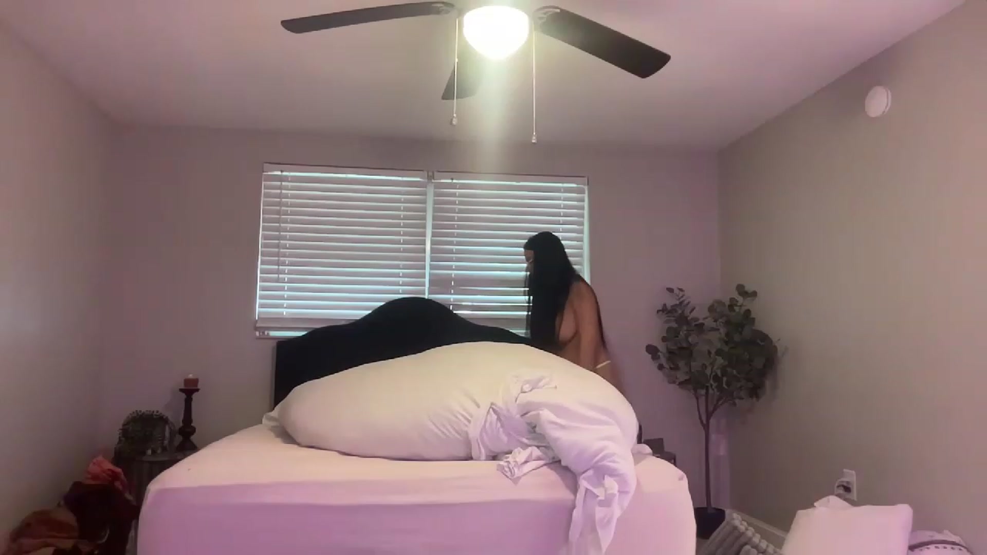 Gallery image thumbnail from Mystery_Milf's myfreecams stream on, 12/06/2022, 17:22 image 12 of 20