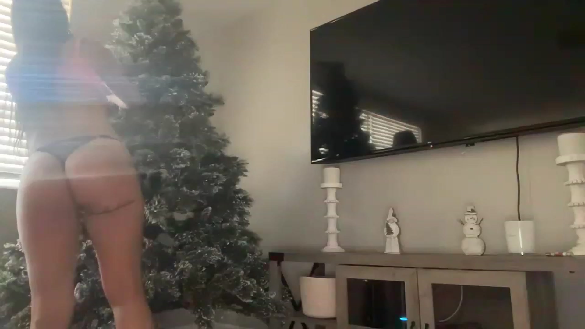 Gallery image thumbnail from Mystery_Milf's myfreecams stream on, 12/08/2022, 19:16 image 8 of 20